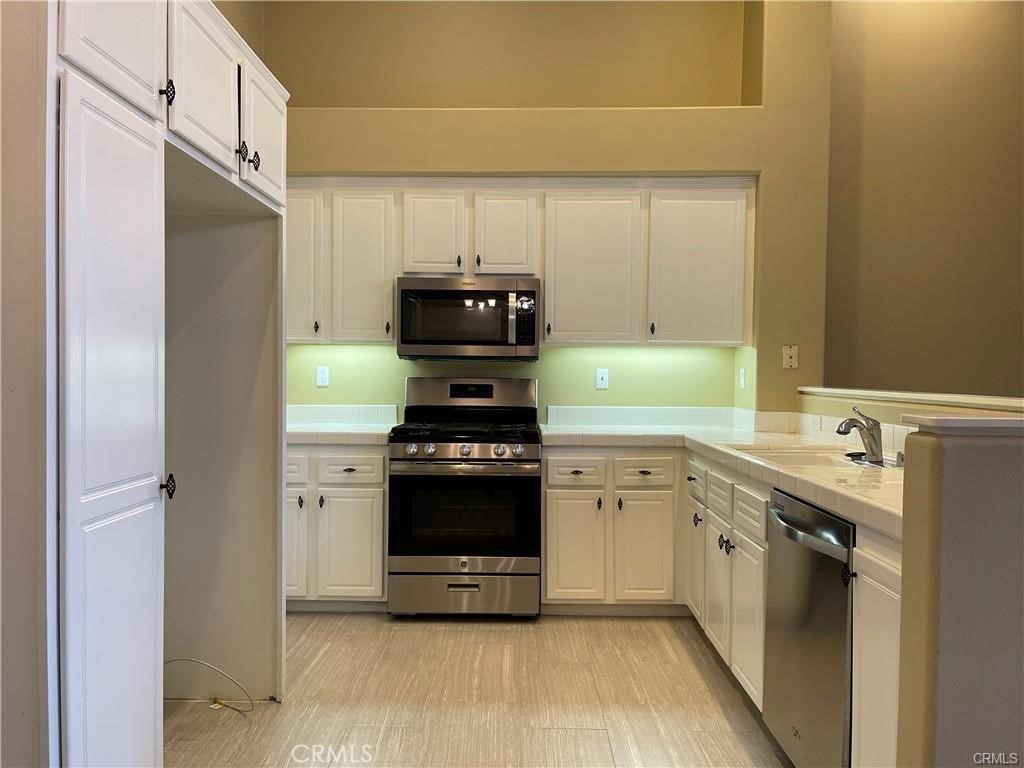 1406 Solvay Aisle, Irvine CA 92606 - photo 9