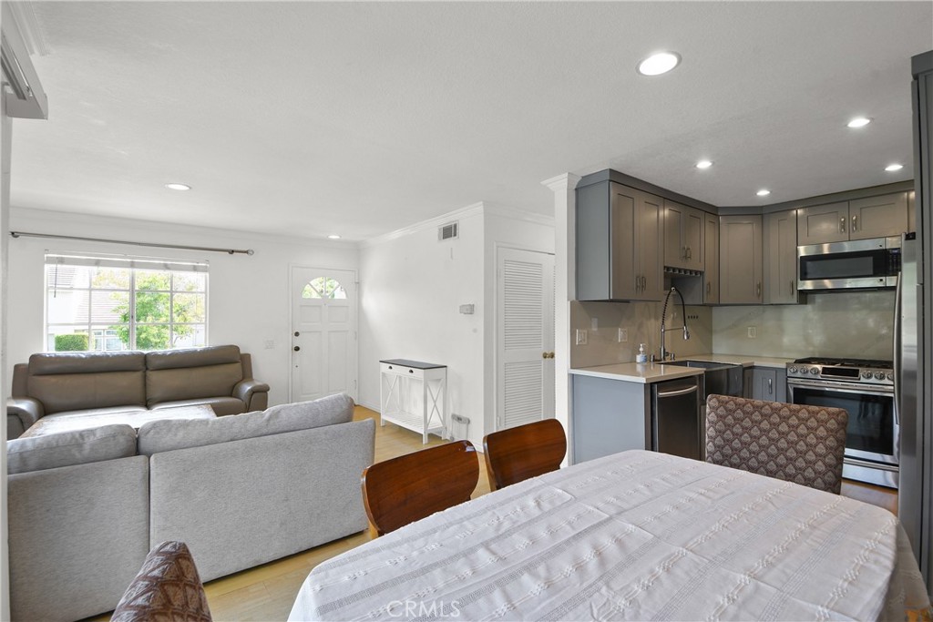 141 Oxford, Irvine CA 92612 - photo 8