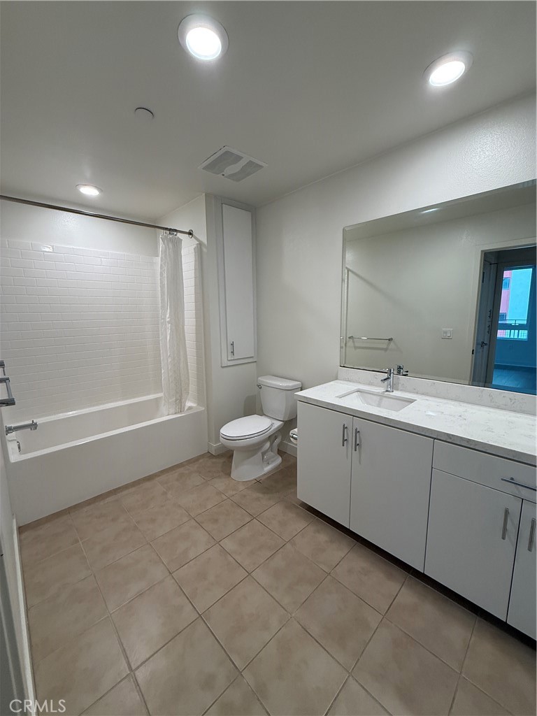 Bathroom 2 - 1418 Nolita, Irvine CA 92612 - photo 19