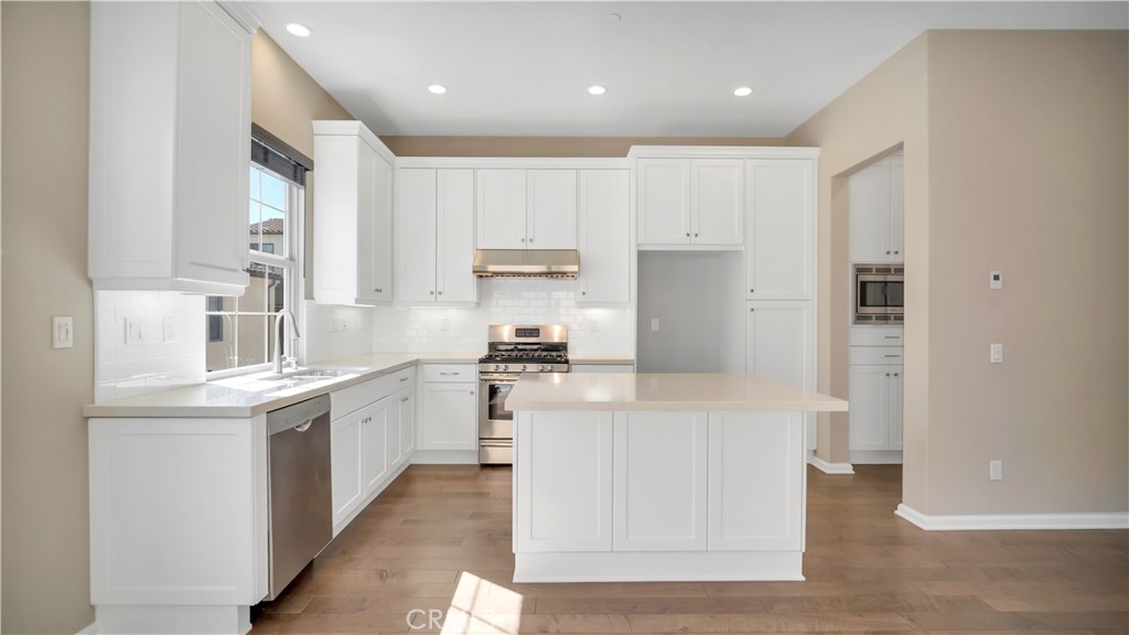 Kitchen - 142 Firefly, Irvine CA 92618 - photo 11
