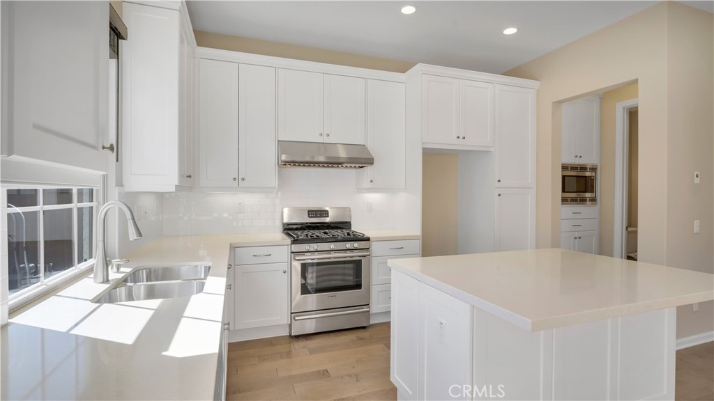 Kitchen - 142 Firefly, Irvine CA 92618 - photo 12