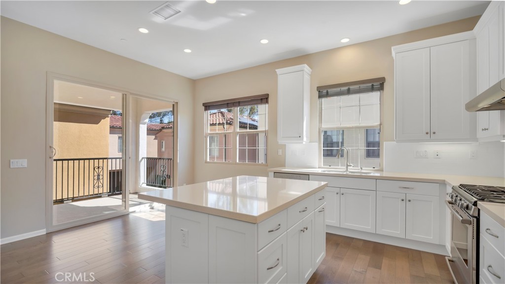 Kitchen - 142 Firefly, Irvine CA 92618 - photo 14