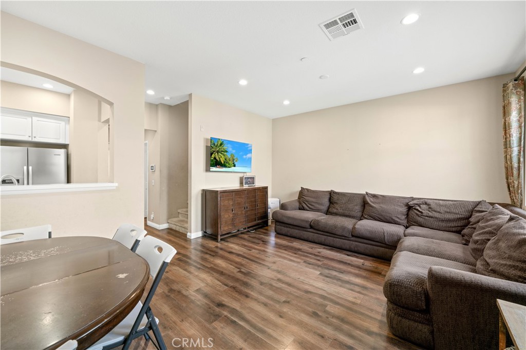 142 Hedge Bloom, Irvine CA 92618 - photo 3