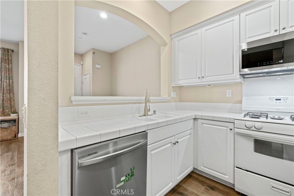 142 Hedge Bloom, Irvine CA 92618 - photo 6