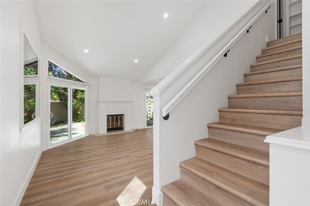 Entry - 142 Stanford Court 71, Irvine CA 92612 - photo 16