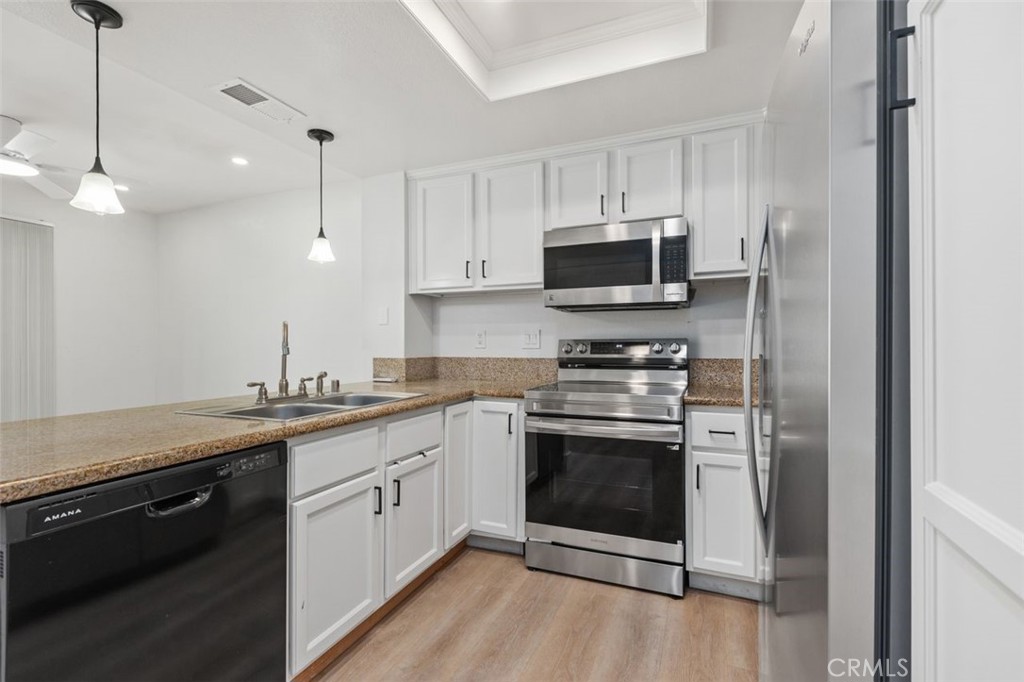 Kitchen - 142 Stanford Court 71, Irvine CA 92612 - photo 12