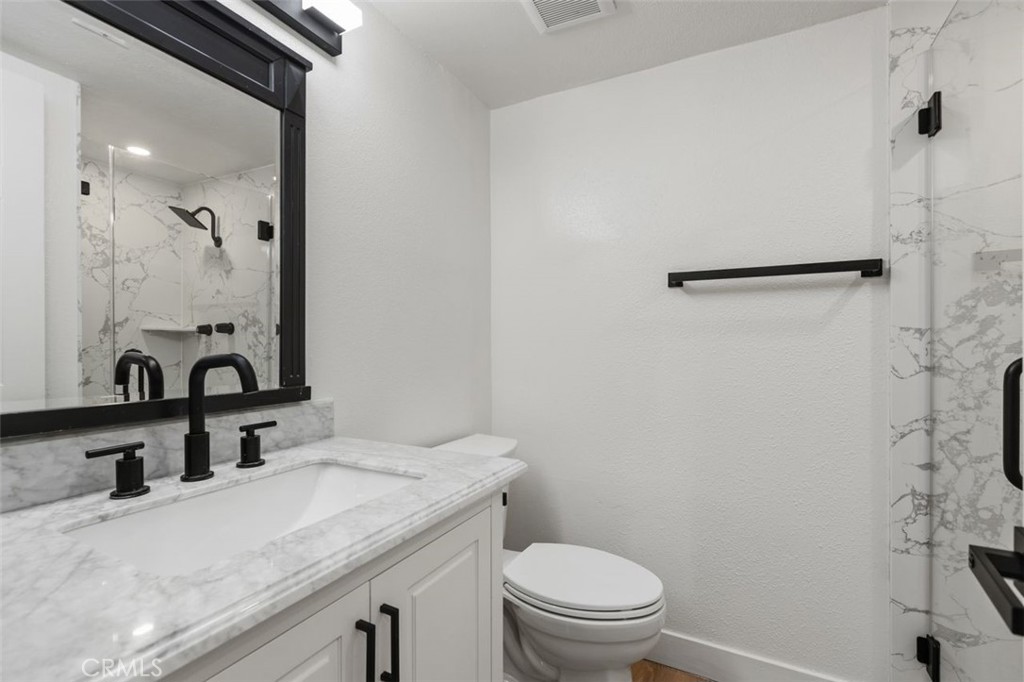 Downstairs Bath - 142 Stanford Court 71, Irvine CA 92612 - photo 24