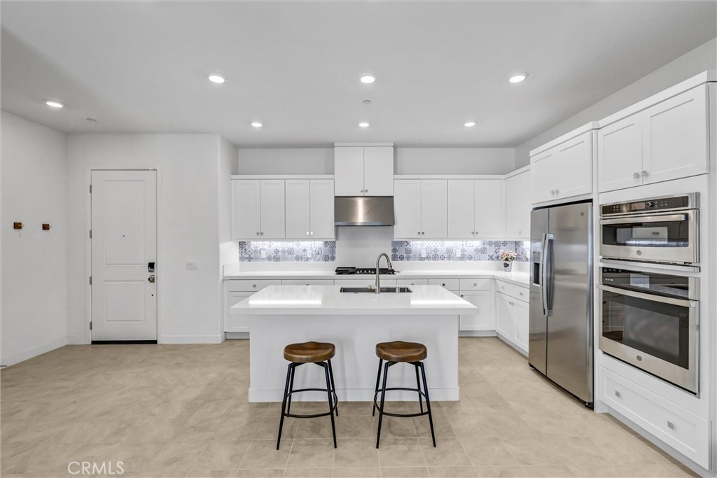Beautiful gourmet kitchen - 143 Baluster, Irvine CA 92618 - photo 5