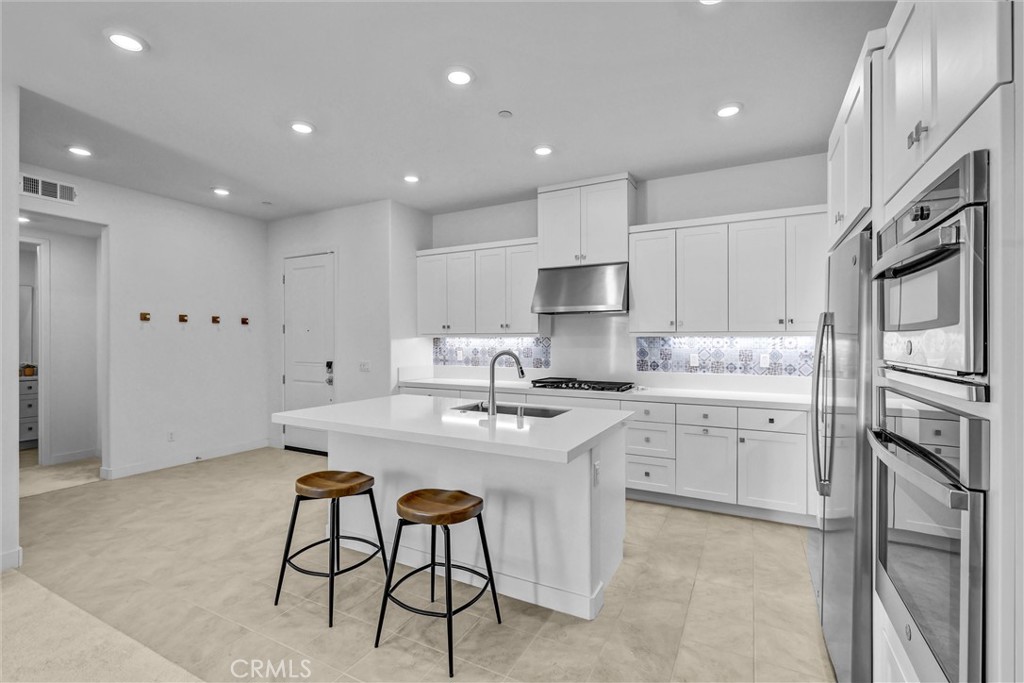 Beautiful gourmet kitchen - 143 Baluster, Irvine CA 92618 - photo 6