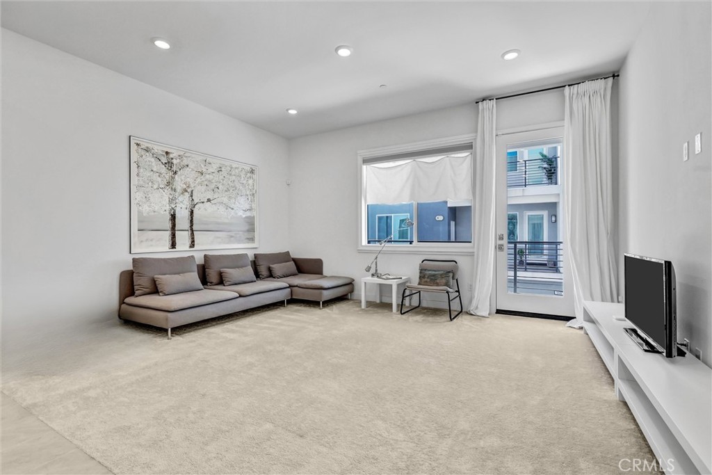 Great room - 143 Baluster, Irvine CA 92618 - photo 9