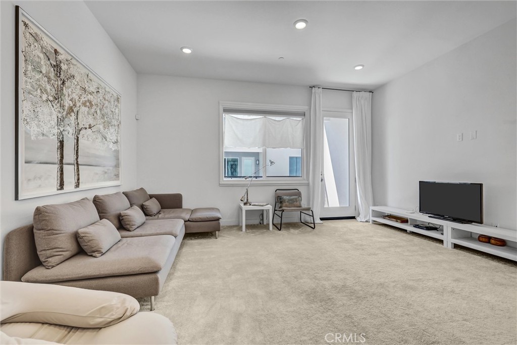 Great room - 143 Baluster, Irvine CA 92618 - photo 10
