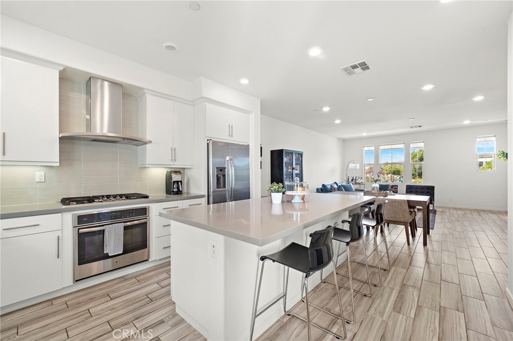 Large open kitchen. - 144 Paramount, Irvine CA 92618 - photo 2