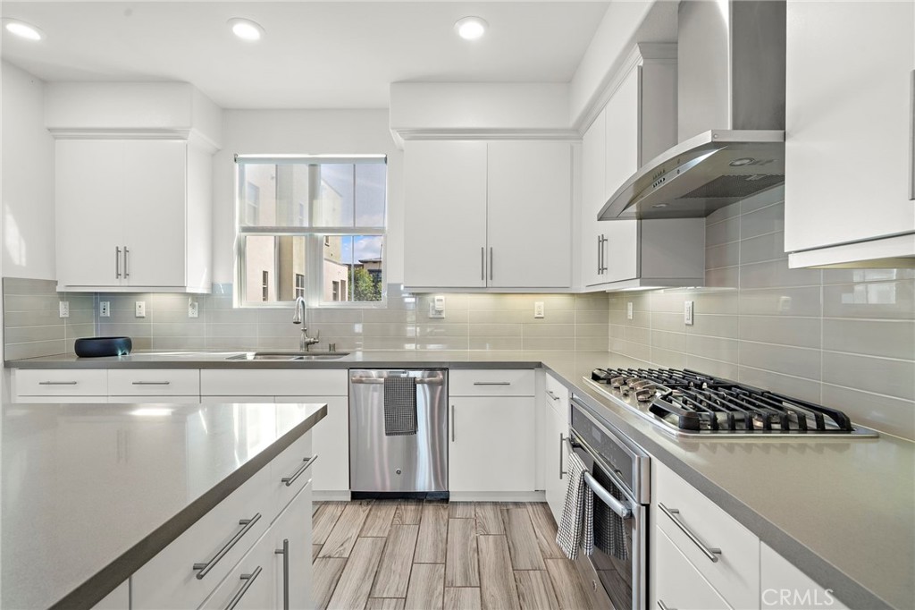 Quartz Counter tops. Stainless Steel appliances. - 144 Paramount, Irvine CA 92618 - photo 3