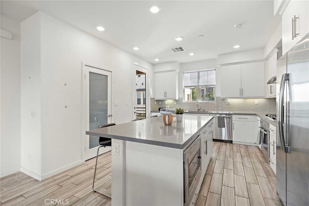 Inviting space for meals and family time. - 144 Paramount, Irvine CA 92618 - photo 6