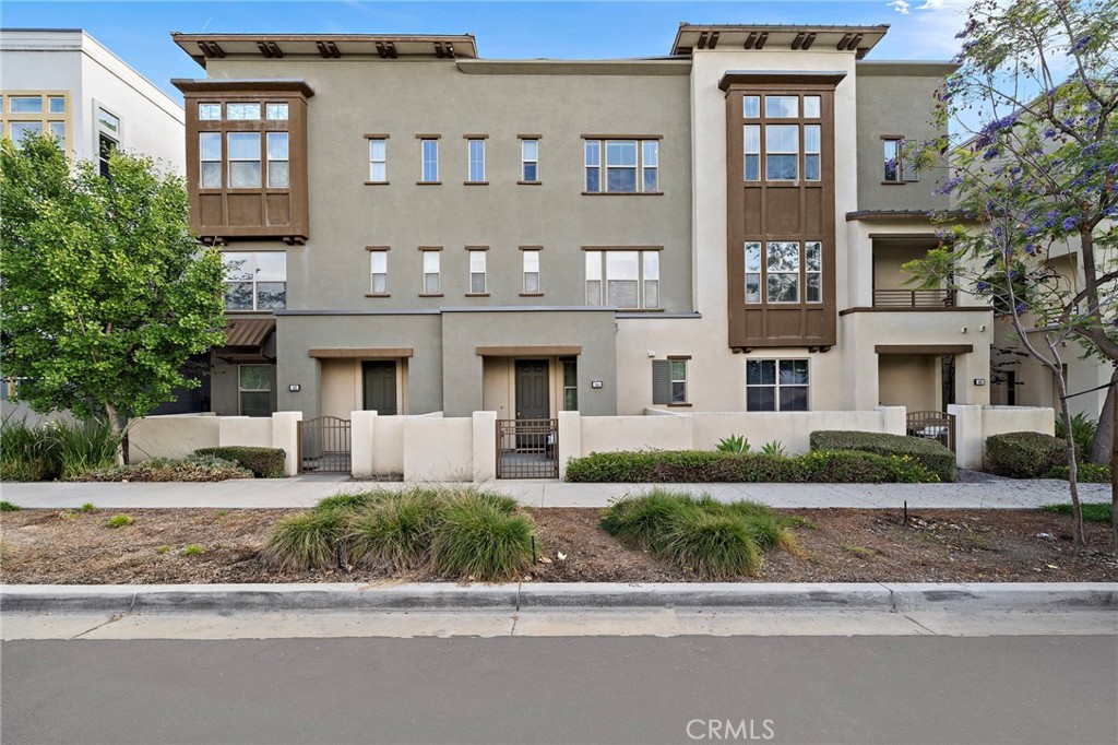 Contemporary living space. - 144 Paramount, Irvine CA 92618 - photo 26