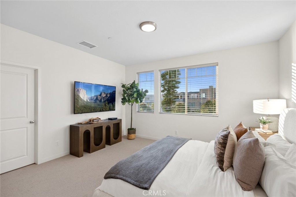 145 Episode, Irvine CA 92618 - photo 21