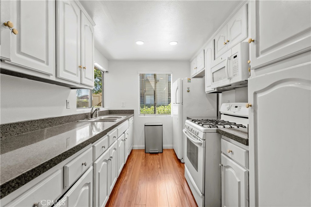 146 Echo 58, Irvine CA 92614 - photo 12