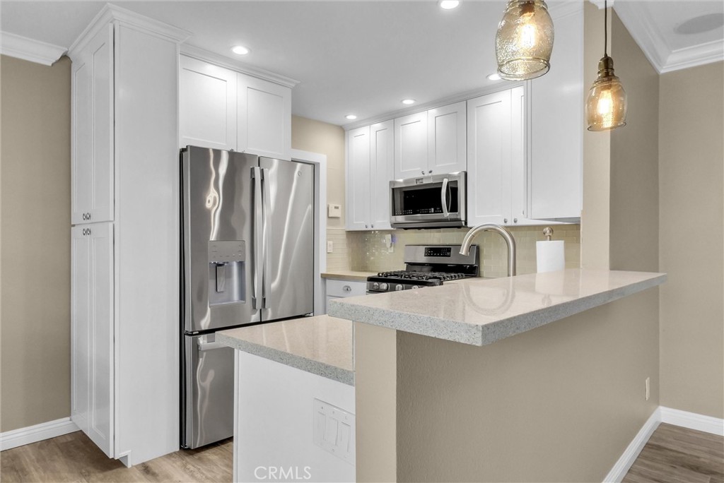 Breakfast Bar - 146 Orchard, Irvine CA 92618 - photo 5