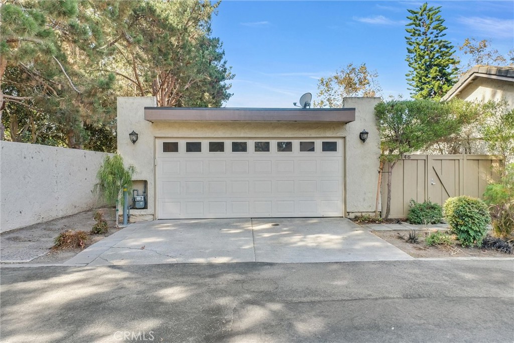 End Unit w/Driveway - 146 Orchard, Irvine CA 92618 - photo 31