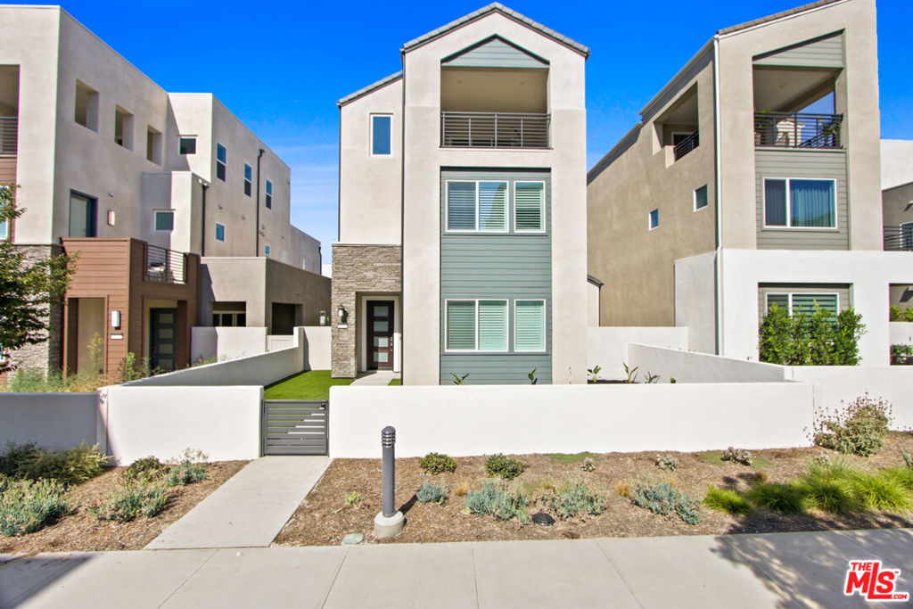 147 Sawbuck, Irvine CA 92618 - photo 1