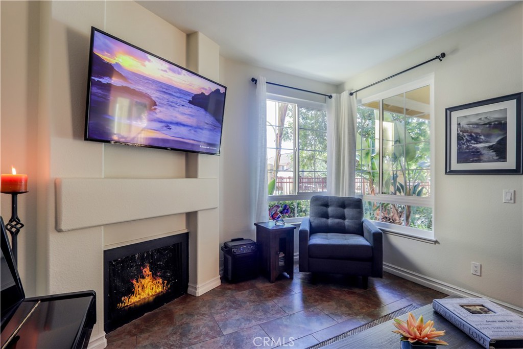 Living room - 148 Alicante Aisle, Irvine CA 92614 - photo 4