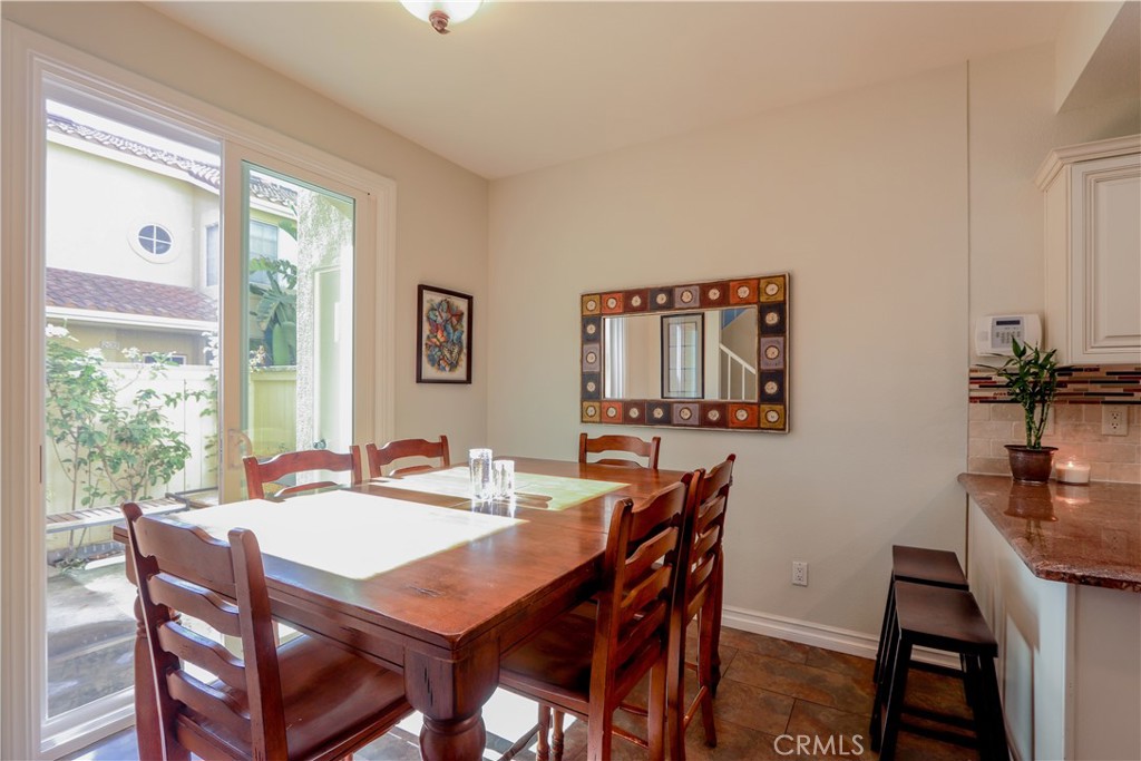 Dining area - 148 Alicante Aisle, Irvine CA 92614 - photo 5