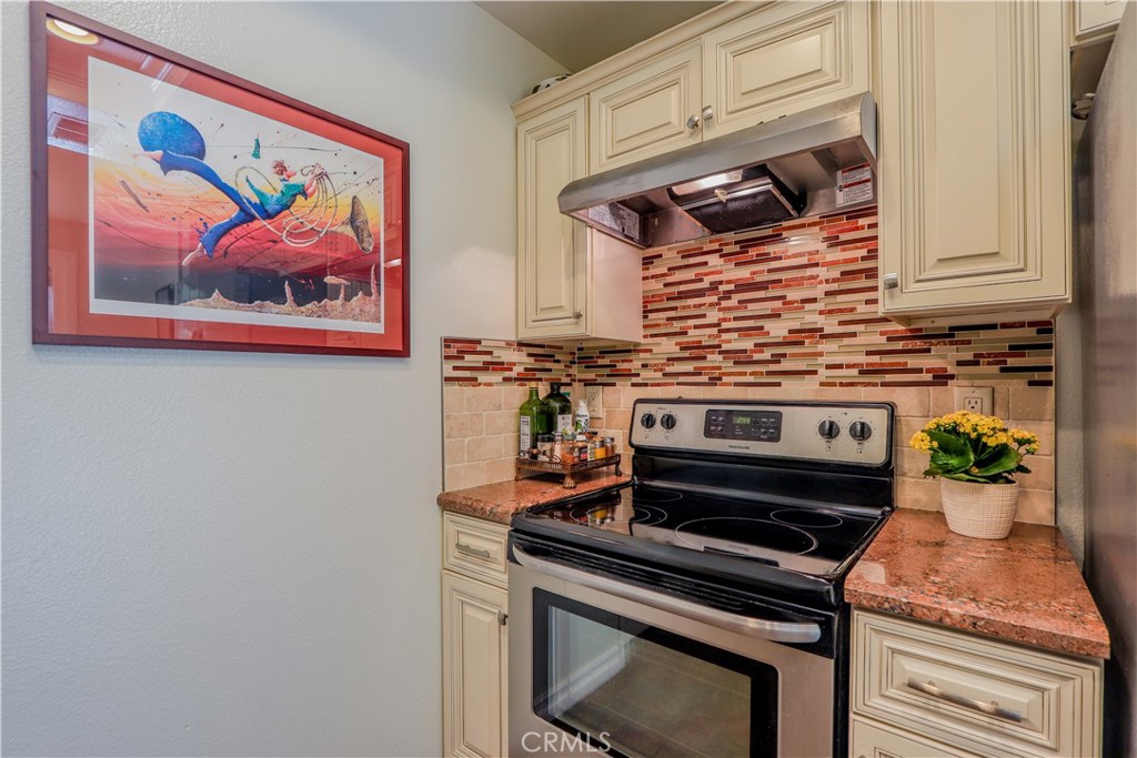 Kitchen​​‌​​​​‌​​‌‌​​‌‌​​‌‌​​‌​​​‌‌​‌​​​​‌‌​‌​​ - 148 Alicante Aisle, Irvine CA 92614 - photo 10