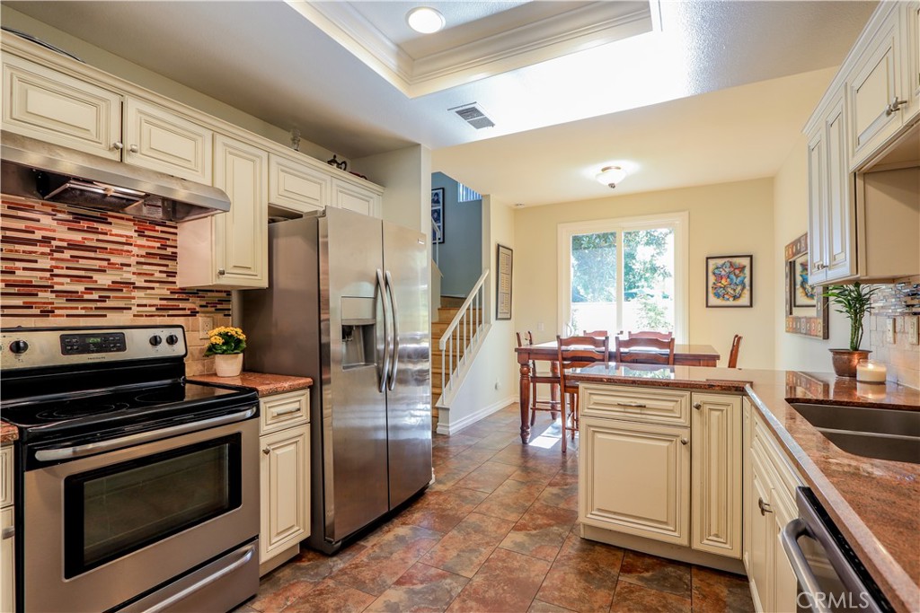 Kitchen - 148 Alicante Aisle, Irvine CA 92614 - photo 7