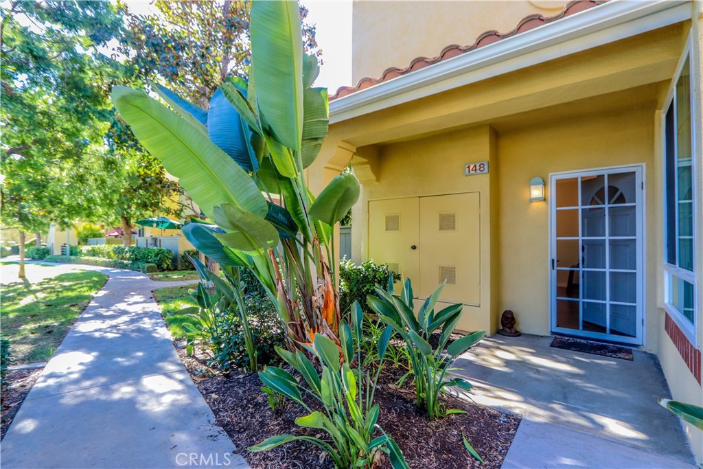 Entry - 148 Alicante Aisle, Irvine CA 92614 - photo 15