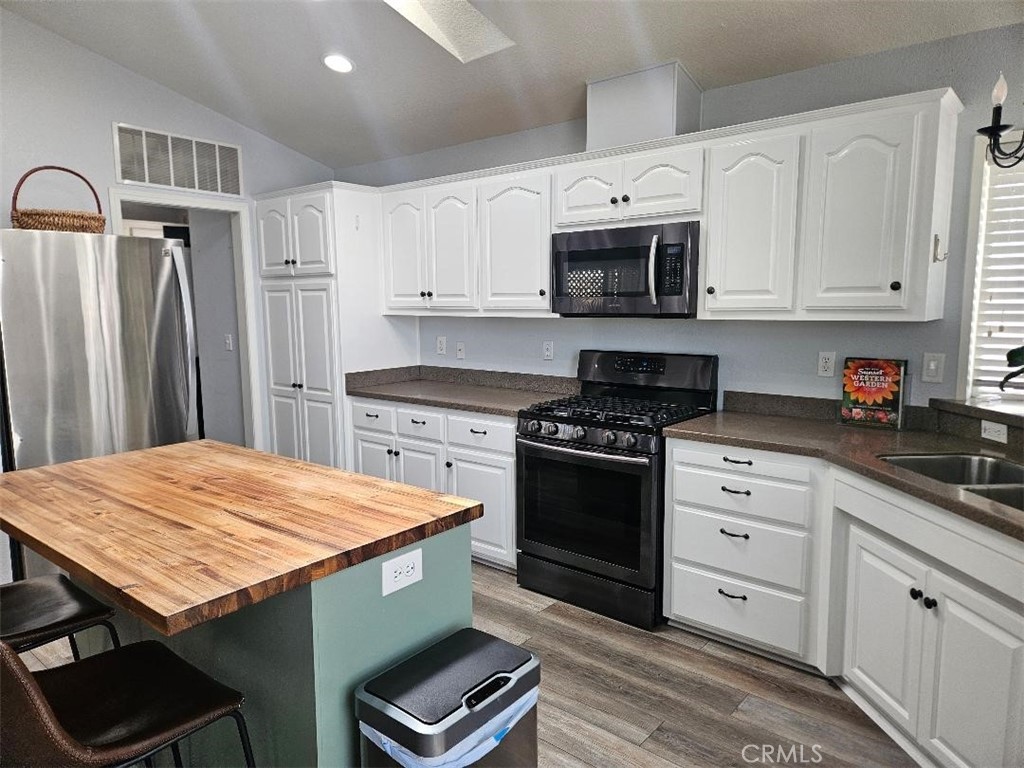Kitchen 2 - 14851 Jeffrey Rd, SPC 142, Irvine CA 92618 - photo 6