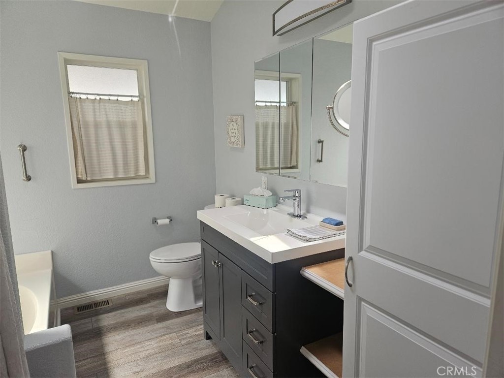 Master bathroom 2 - 14851 Jeffrey Rd, SPC 142, Irvine CA 92618 - photo 17