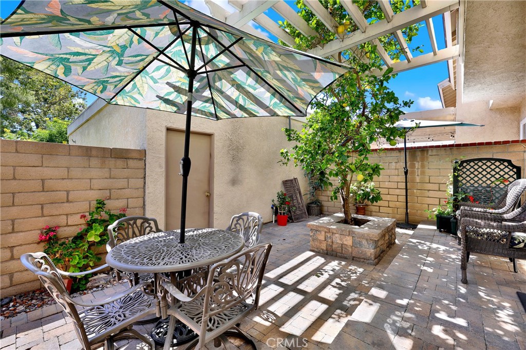 Peaceful yard with lemon tree and pavers. - 15 Snapdragon 8, Irvine CA 92604 - photo 9