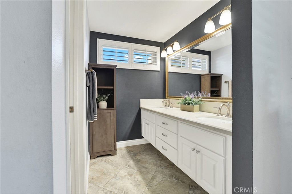Primary vanity privacy room for toilet and step in shower - 15 Snapdragon 8, Irvine CA 92604 - photo 20