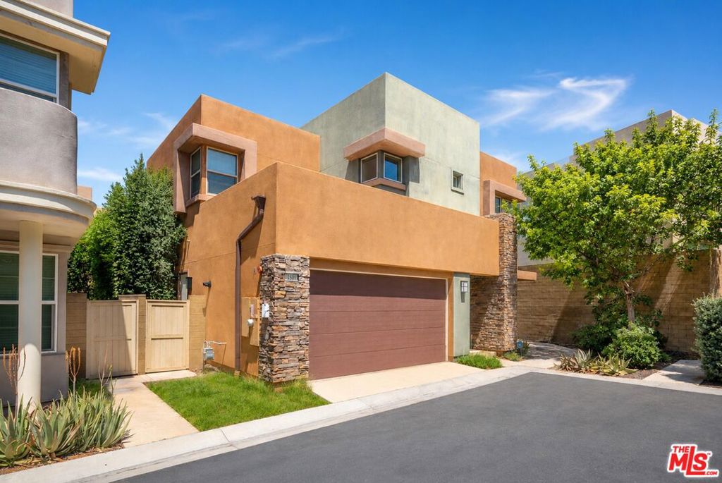 150 Newall, Irvine CA 92618 - photo 2