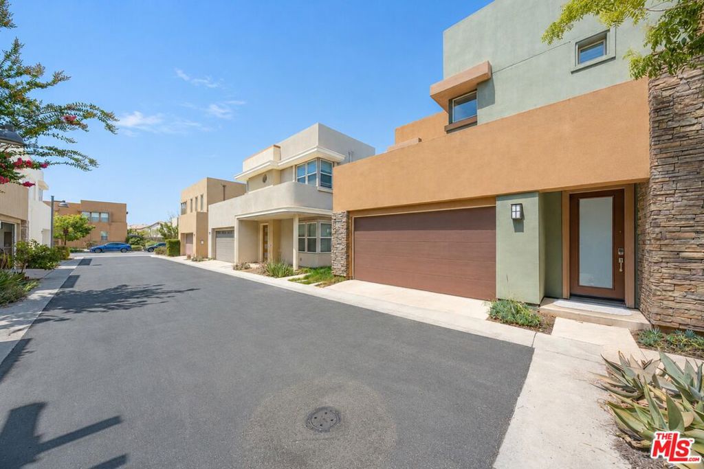 150 Newall, Irvine CA 92618 - photo 3