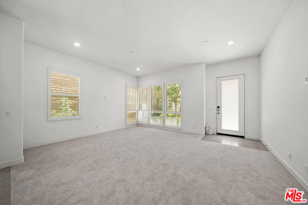 150 Newall, Irvine CA 92618 - photo 4