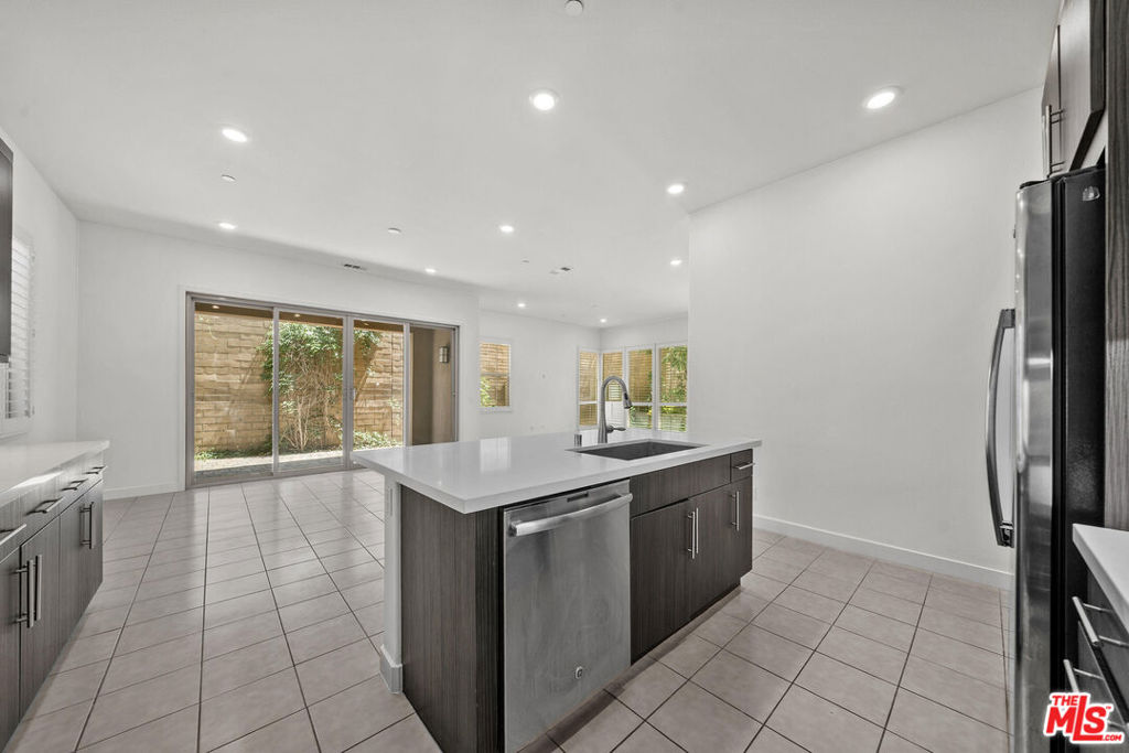 150 Newall, Irvine CA 92618 - photo 7