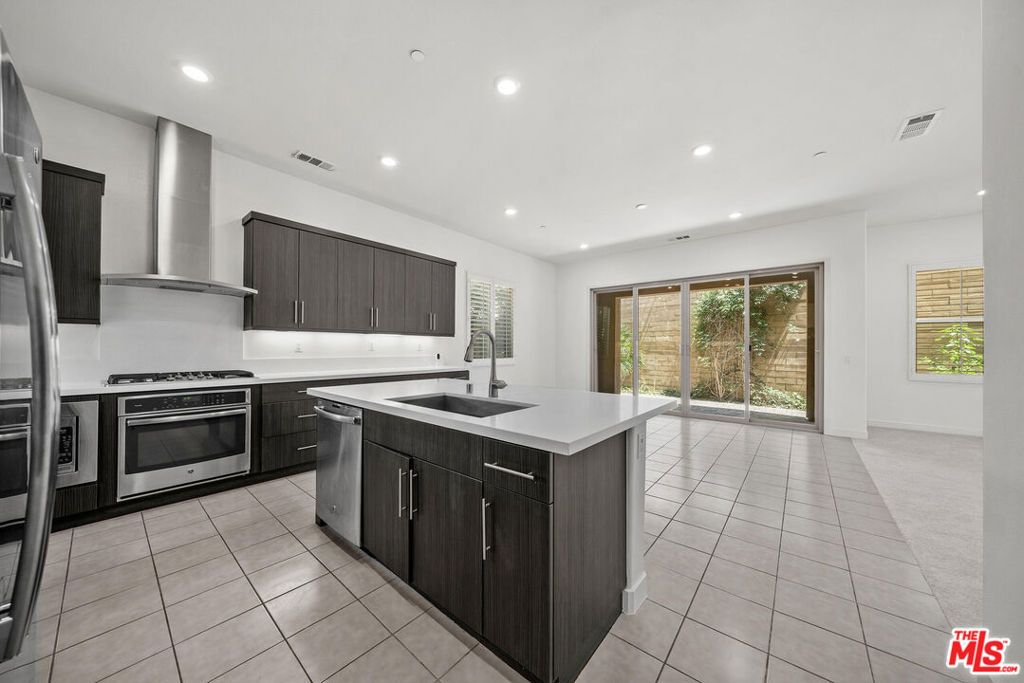 150 Newall, Irvine CA 92618 - photo 8