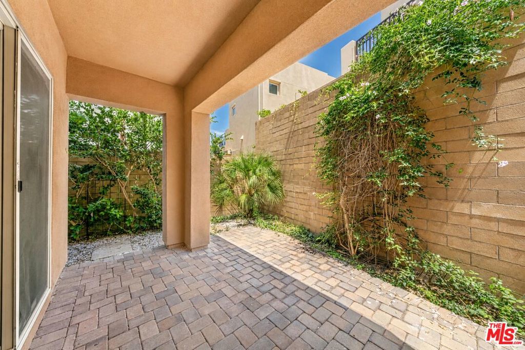 150 Newall, Irvine CA 92618 - photo 12