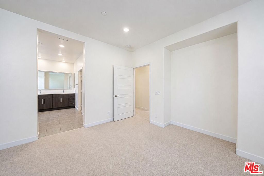 150 Newall, Irvine CA 92618 - photo 23