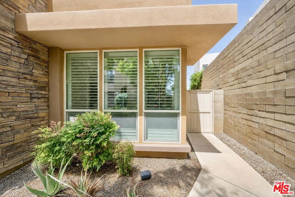 150 Newall, Irvine CA 92618 - photo 27