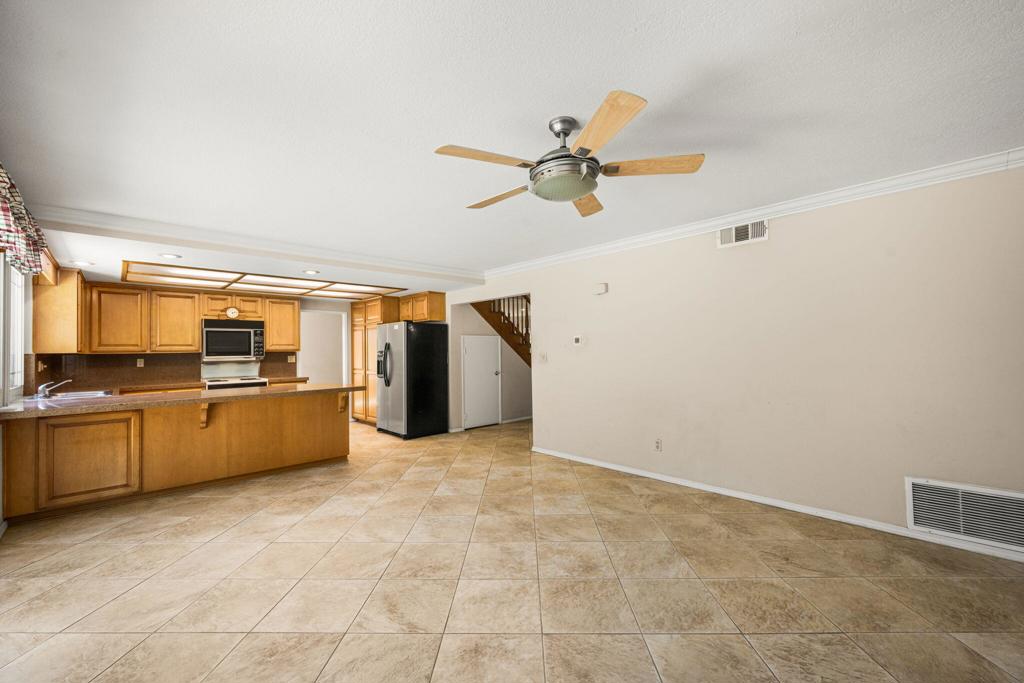 23-web-or-mls-DSC_2633 - 15432 Cherbourg Avenue, Irvine CA 92604 - photo 20