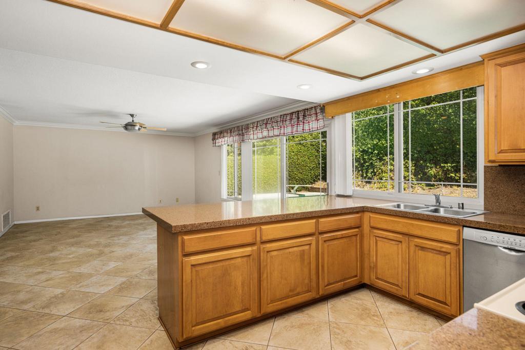 17-web-or-mls-DSC_2621 - 15432 Cherbourg Avenue, Irvine CA 92604 - photo 27