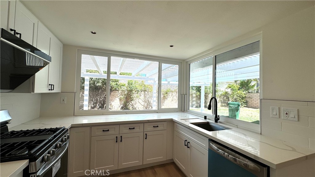 15451 Alsace Cir, Irvine CA 92604 - photo 3