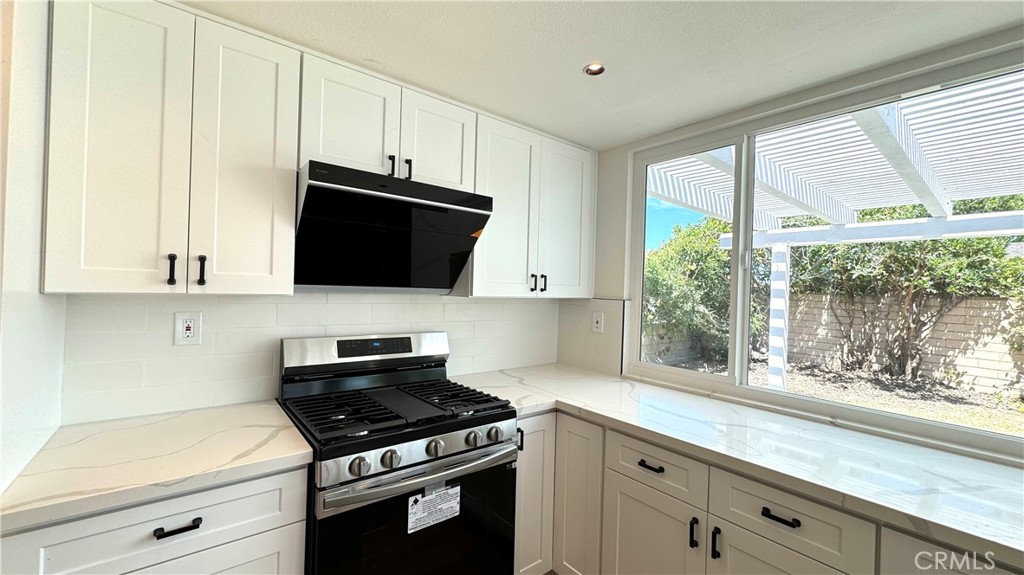 15451 Alsace Cir, Irvine CA 92604 - photo 6