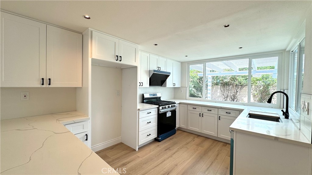 15451 Alsace Cir, Irvine CA 92604 - photo 8