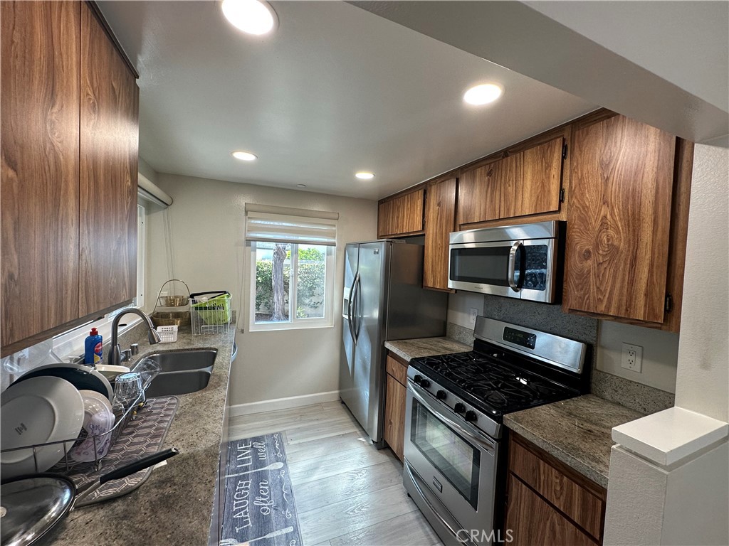 156 Echo Run 70, Irvine CA 92614 - photo 9