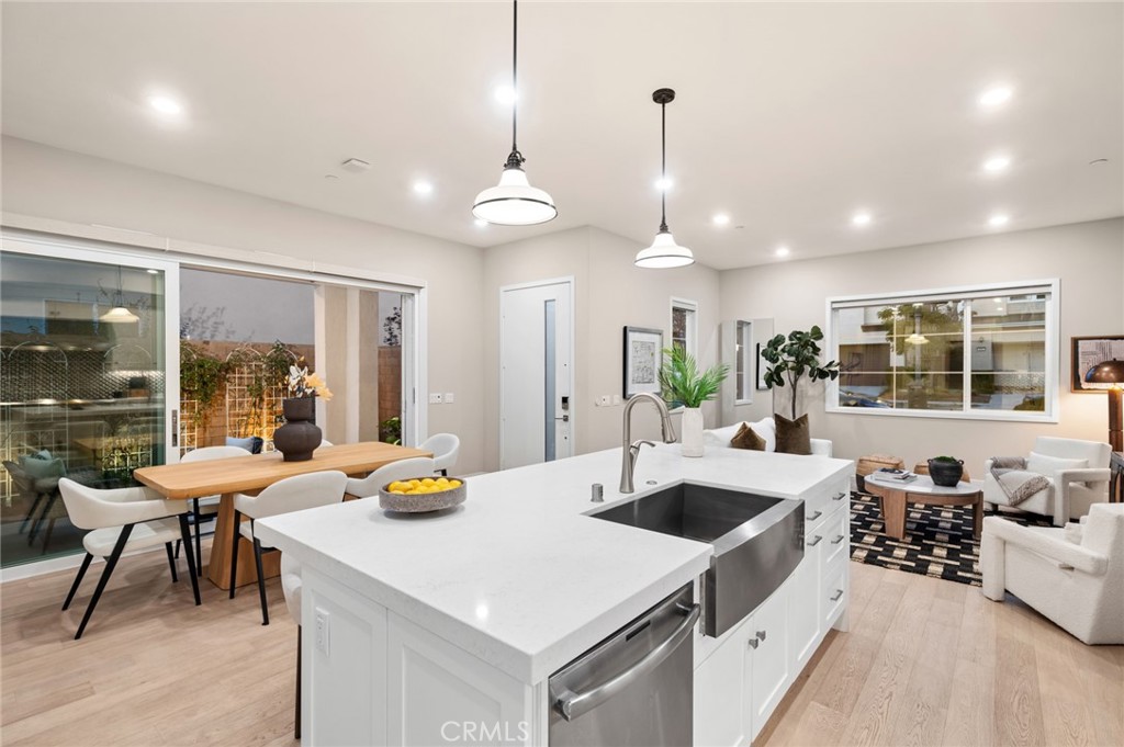 157 Crossover, Irvine CA 92618 - photo 2
