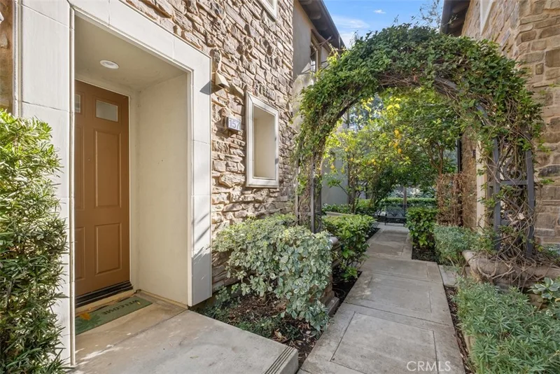 157 Roadrunner, Irvine