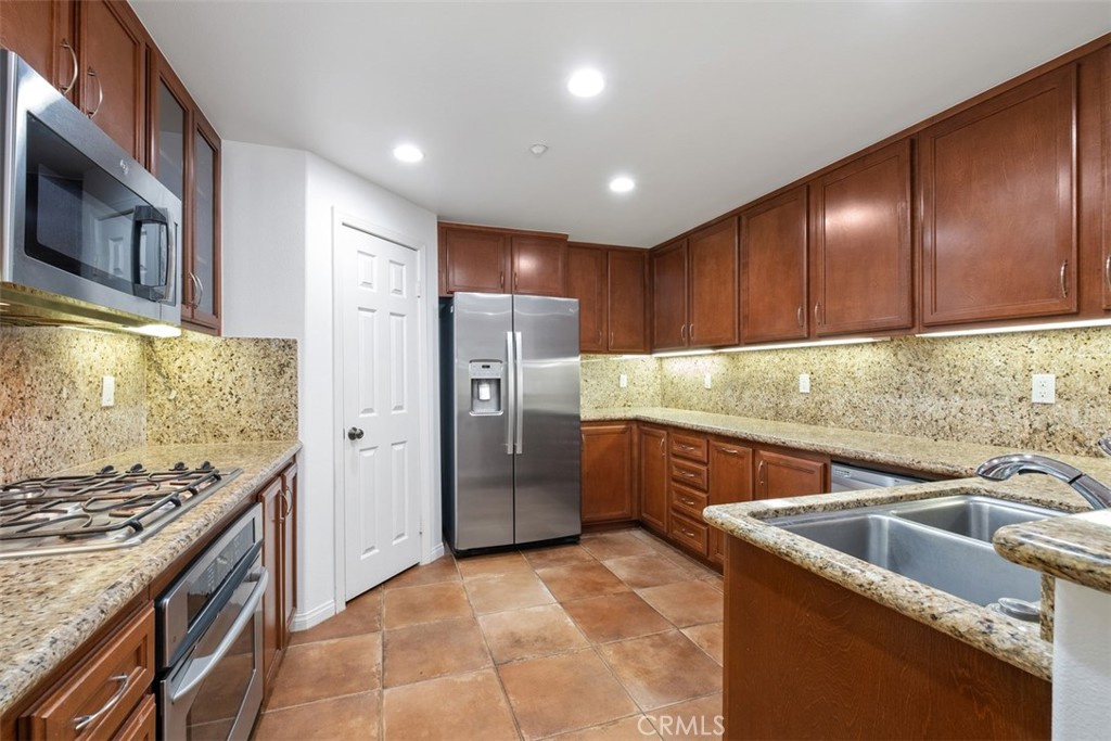 157 Roadrunner, Irvine CA 92603 - photo 11